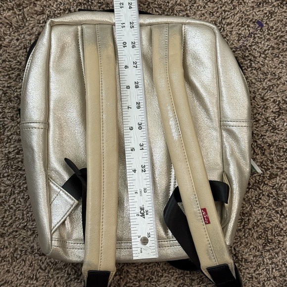 Levi's‎ Vegan Shine Brilliant Skade Gold Backpack - Picture 10 of 12